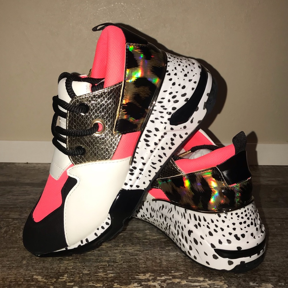 BNIB STEVE MADDEN CLIFF!